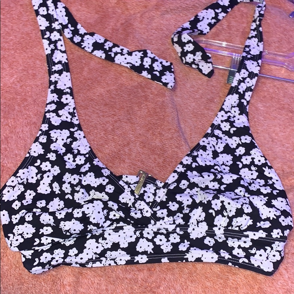 Floral black & white Anna Cole bikini top! SO soft
